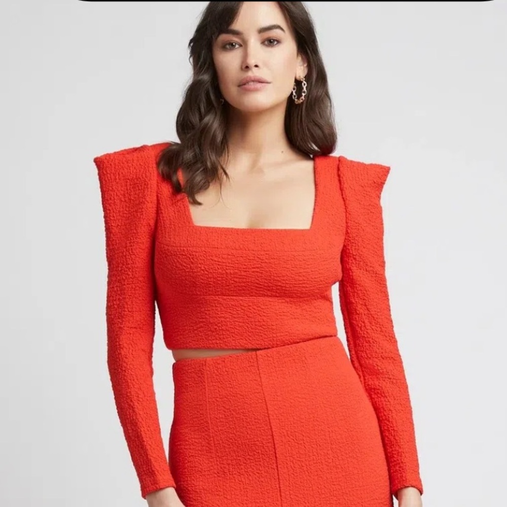 H11 SHEIKE HANNAH TOP RED SQUARE‎ NECK